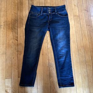 YMI Wannabettabutt Jeans Juniors Size 7 3 Button Stretch Dark Wash Cropped